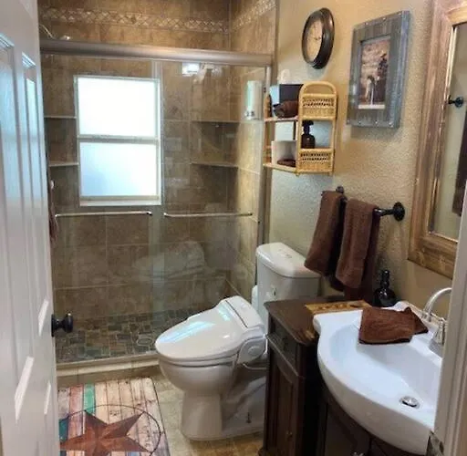 Holiday home Stockyards!-1 Block Away ! Cowboy Sleeps 9 Fort Worth