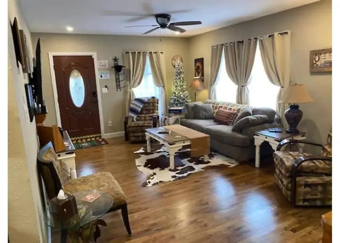 Stockyards!-1 Block Away ! Cowboy Sleeps 9 * Fort Worth
