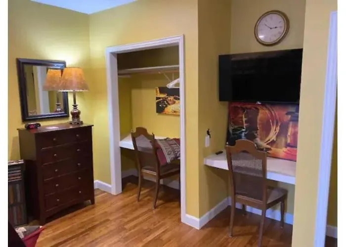 Stockyards!-1 Block Away ! Cowboy Sleeps 9 Holiday home Fort Worth