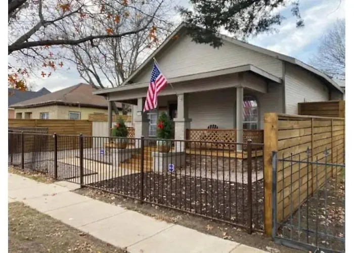 Stockyards!-1 Block Away ! Cowboy Sleeps 9 * Fort Worth