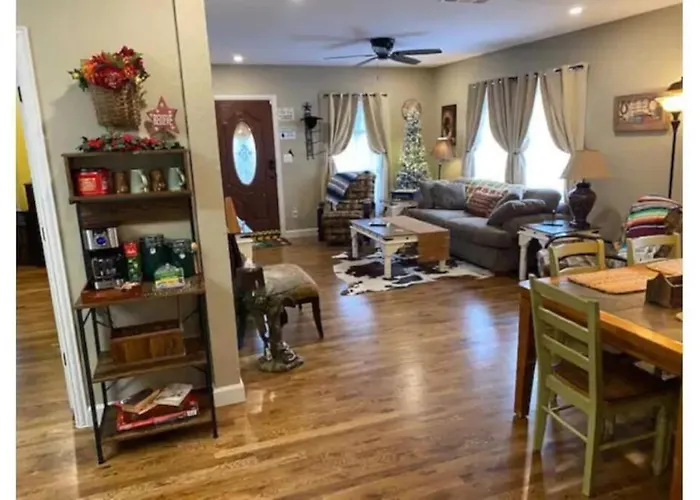 Stockyards!-1 Block Away ! Cowboy Sleeps 9 Fort Worth