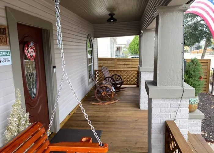 Holiday home Stockyards!-1 Block Away ! Cowboy Sleeps 9 *