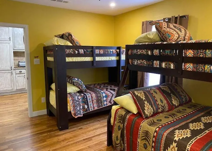 Holiday home Stockyards!-1 Block Away ! Cowboy Sleeps 9