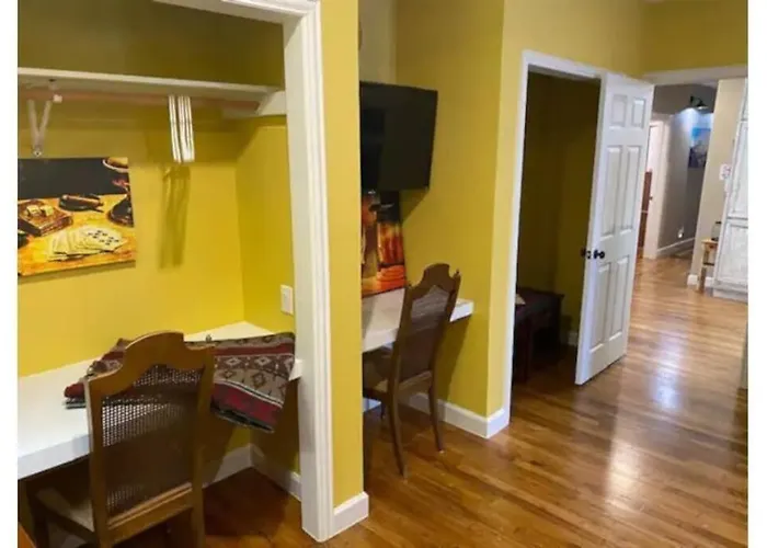 Stockyards!-1 Block Away ! Cowboy Sleeps 9