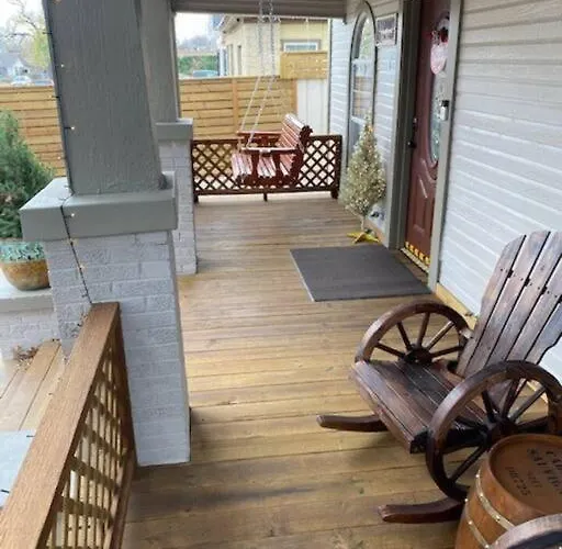 Stockyards!-1 Block Away ! Cowboy Sleeps 9 *