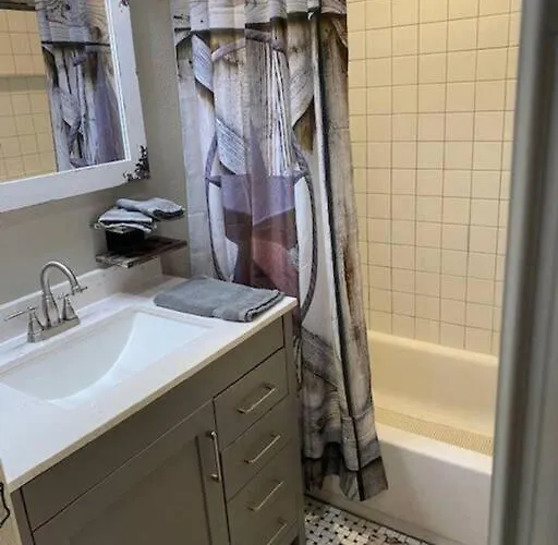 Holiday home Stockyards!-1 Block Away ! Cowboy Sleeps 9 Fort Worth