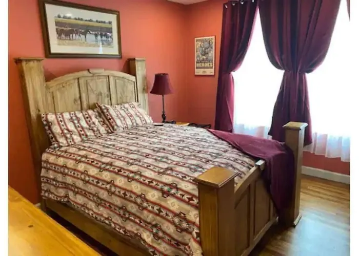 Stockyards!-1 Block Away ! Cowboy Sleeps 9 * Fort Worth