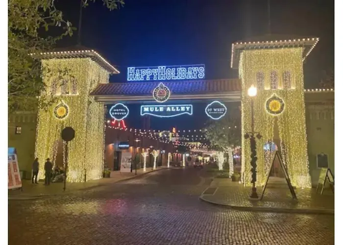 Holiday home Stockyards!-1 Block Away ! Cowboy Sleeps 9