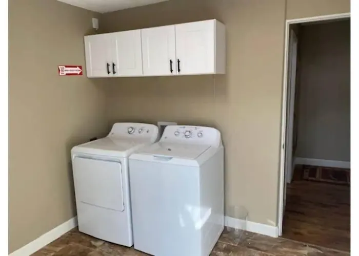 Stockyards!-1 Block Away ! Cowboy Sleeps 9 Holiday home *