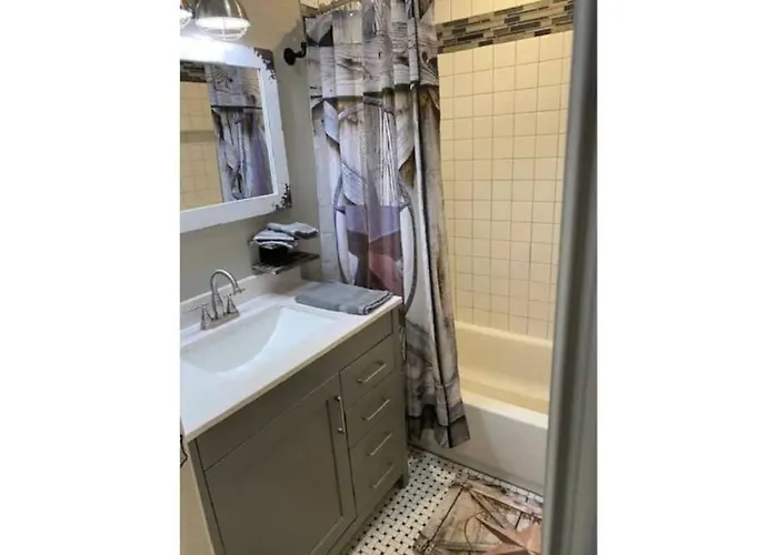 Holiday home Stockyards!-1 Block Away ! Cowboy Sleeps 9 Fort Worth