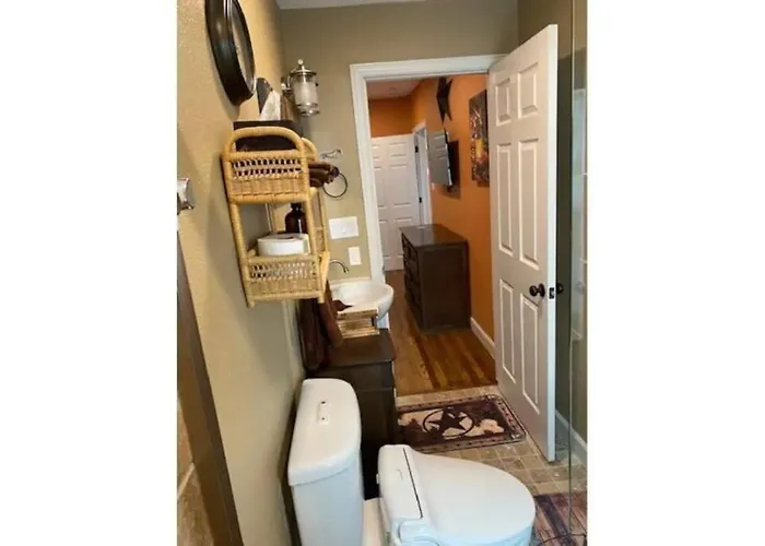 Holiday home Stockyards!-1 Block Away ! Cowboy Sleeps 9 *