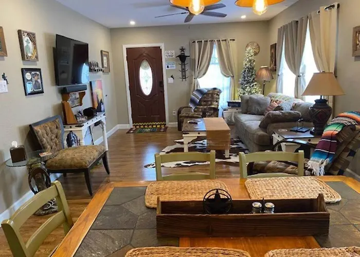 Stockyards!-1 Block Away ! Cowboy Sleeps 9 *
